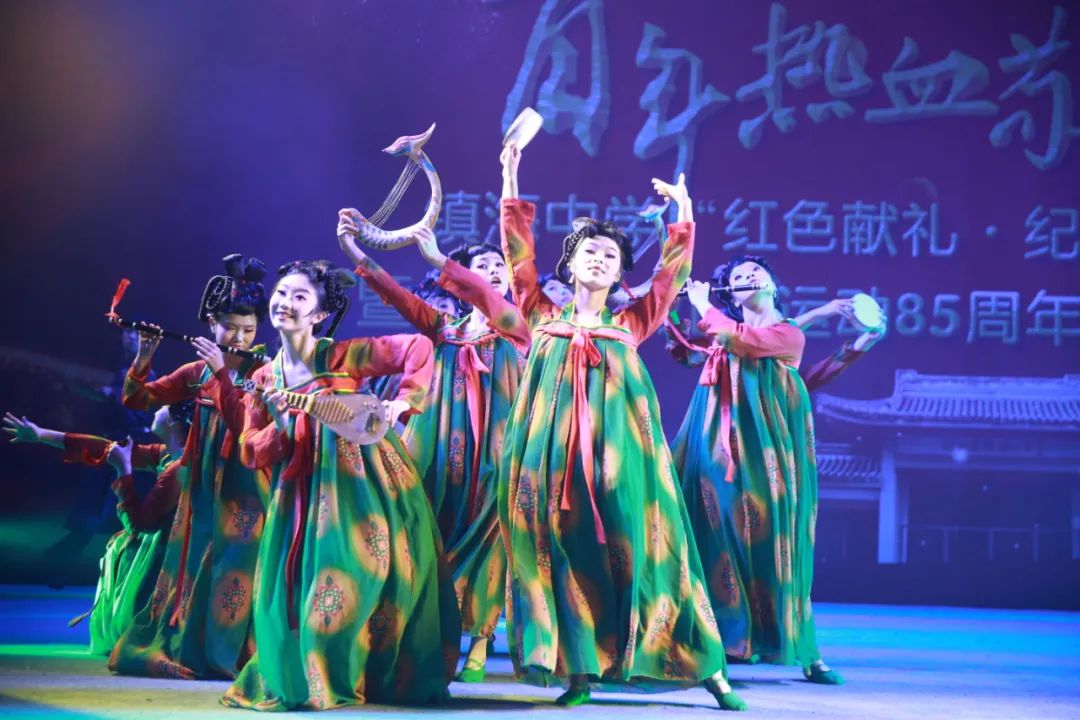 登上热搜的唐宫夜宴去年就被镇海中学高一学生跳得惊艳四座