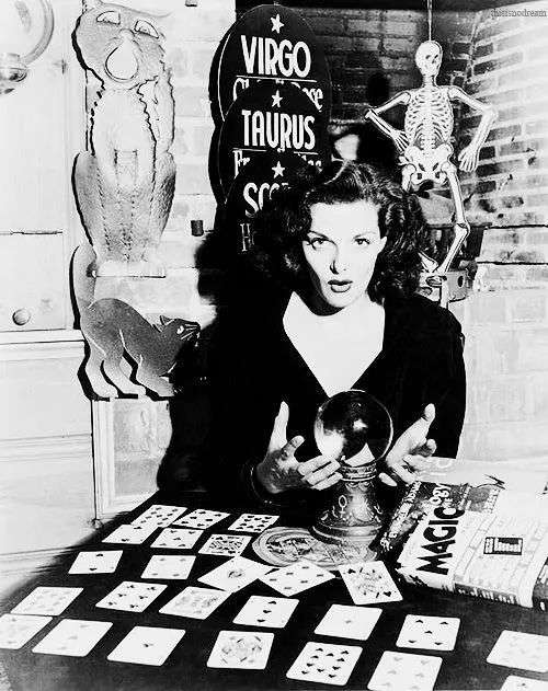 &copy;️ Jane Russell “Halloween”