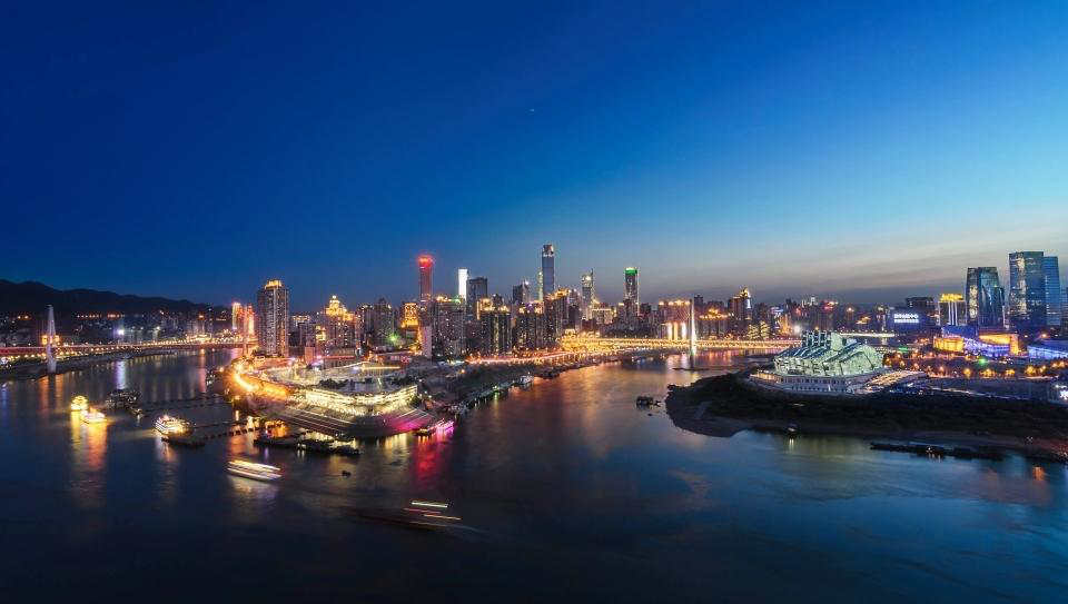 重庆两江四岸夜景。张炬 摄