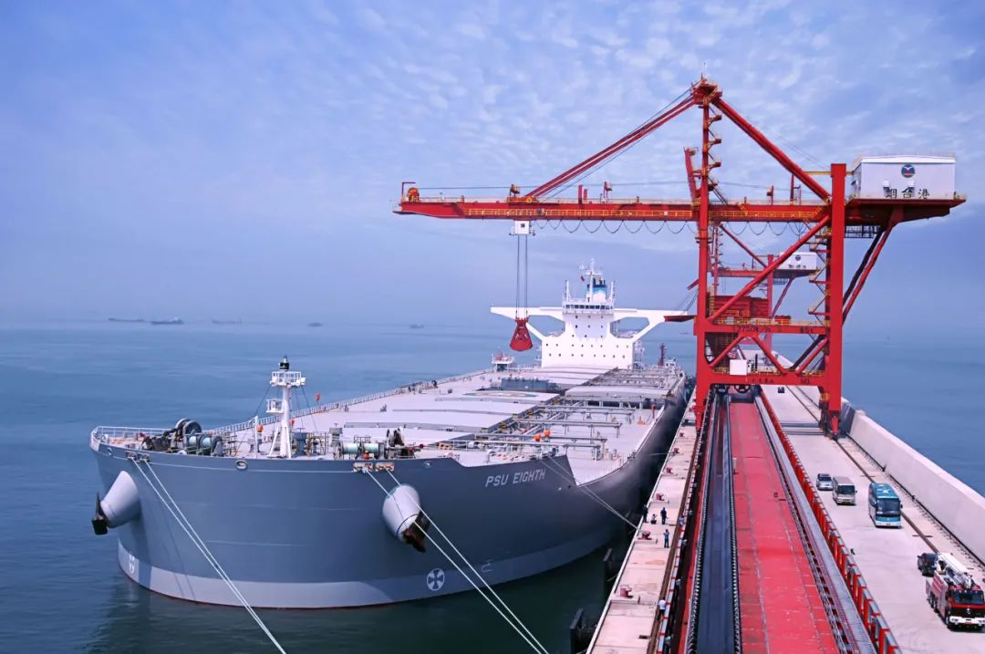 烟台港是全国第5个能够停靠40万吨级巨轮的港口