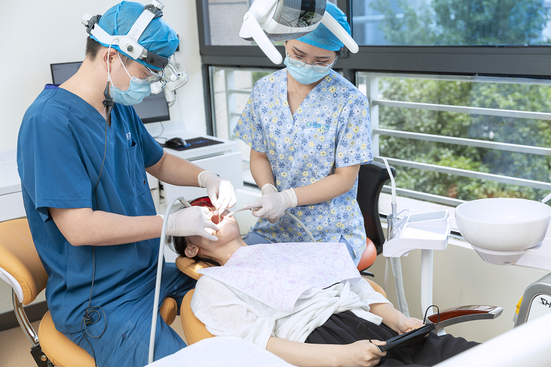 杭州恒直牙科医师力求成为患者身边的专属口腔顾问