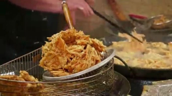 台湾菜市场吃最传统客家婆菜：油炸蔬菜丝金黄酥脆，过年拜神必不可少