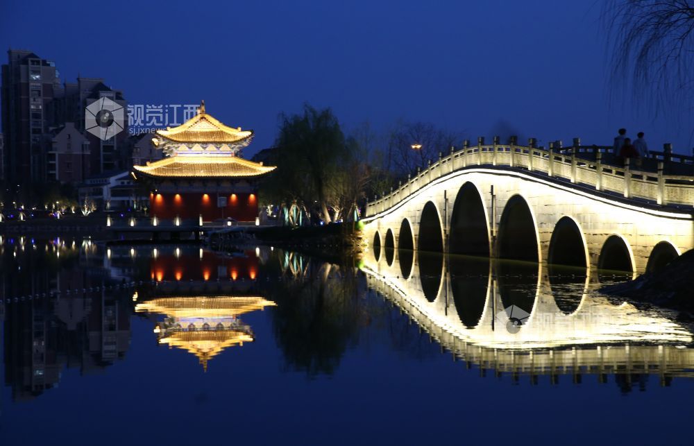 鄱阳:夜幕下的湖