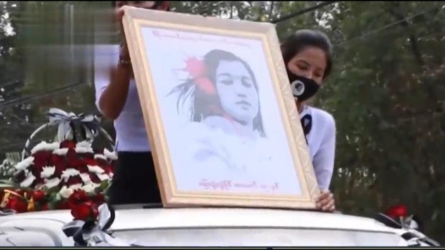 缅甸中弹身亡女子下葬，尸检报告显示伤势并非警方弹药造成