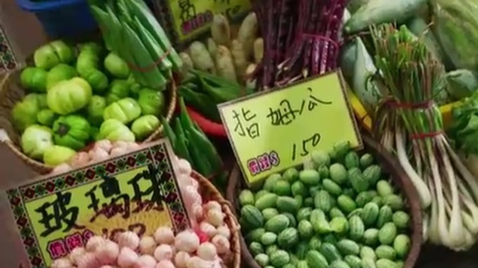 台湾花莲东大门夜市：打卡地道原住民小吃摊，体验阿美族常吃的野菜料理