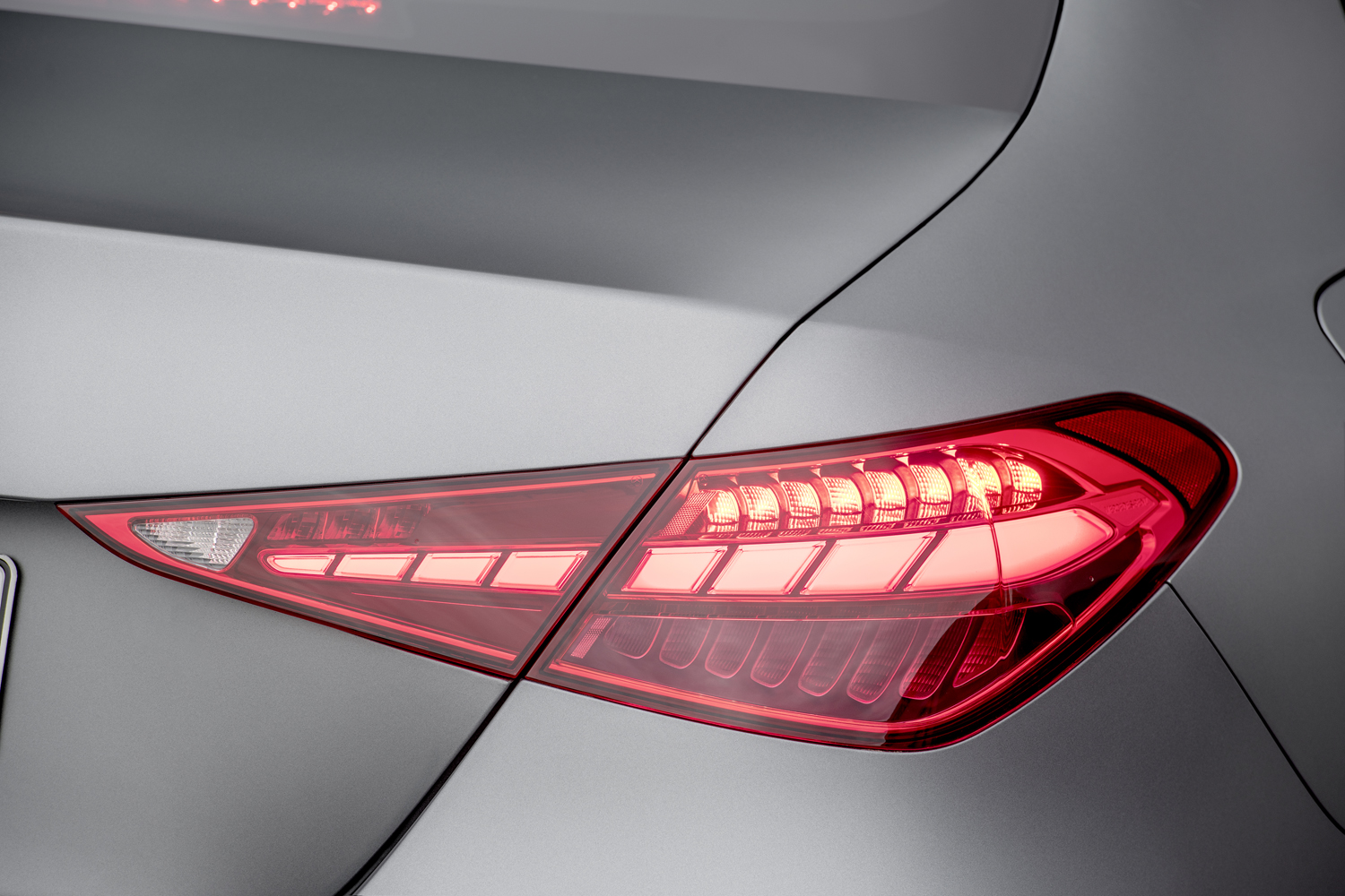 全新梅赛德斯-奔驰C级车全球首发 全系实现电气化驱动