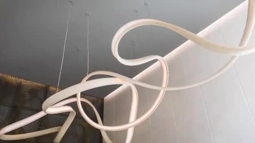 灯可以被设计成丝带的形状这个灯的造型设计令人眼前一亮