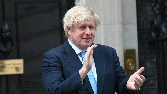 约翰逊自称是狂热亲华派，决心改善中英关系，英国政府回应
