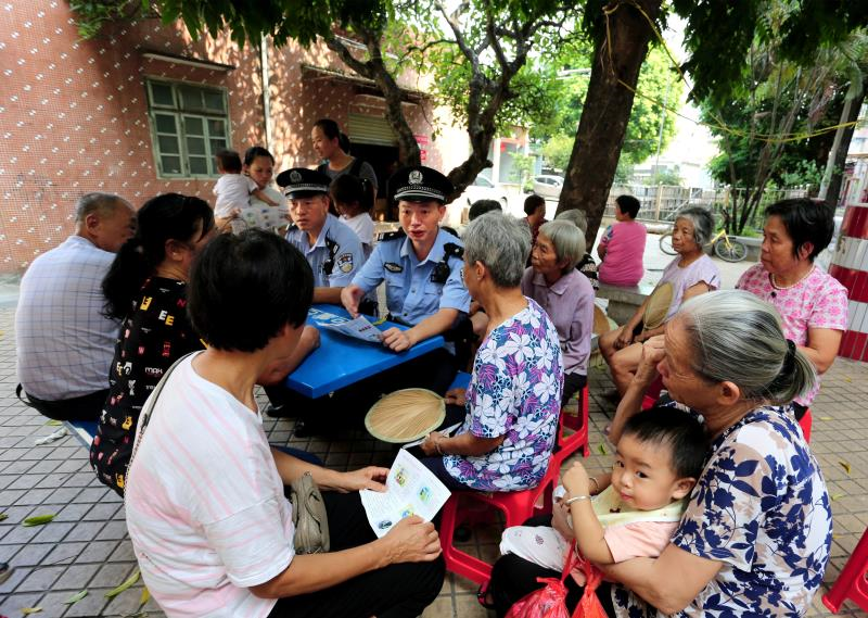 佛山黄岐派出所民警深入辖区开展法制宣传