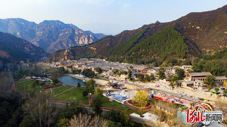 图为阜平县骆驼湾村。如今,每到节假日,骆驼湾村都会迎来大批游客。(河北日报资料片)河北日报记者 赵海江摄