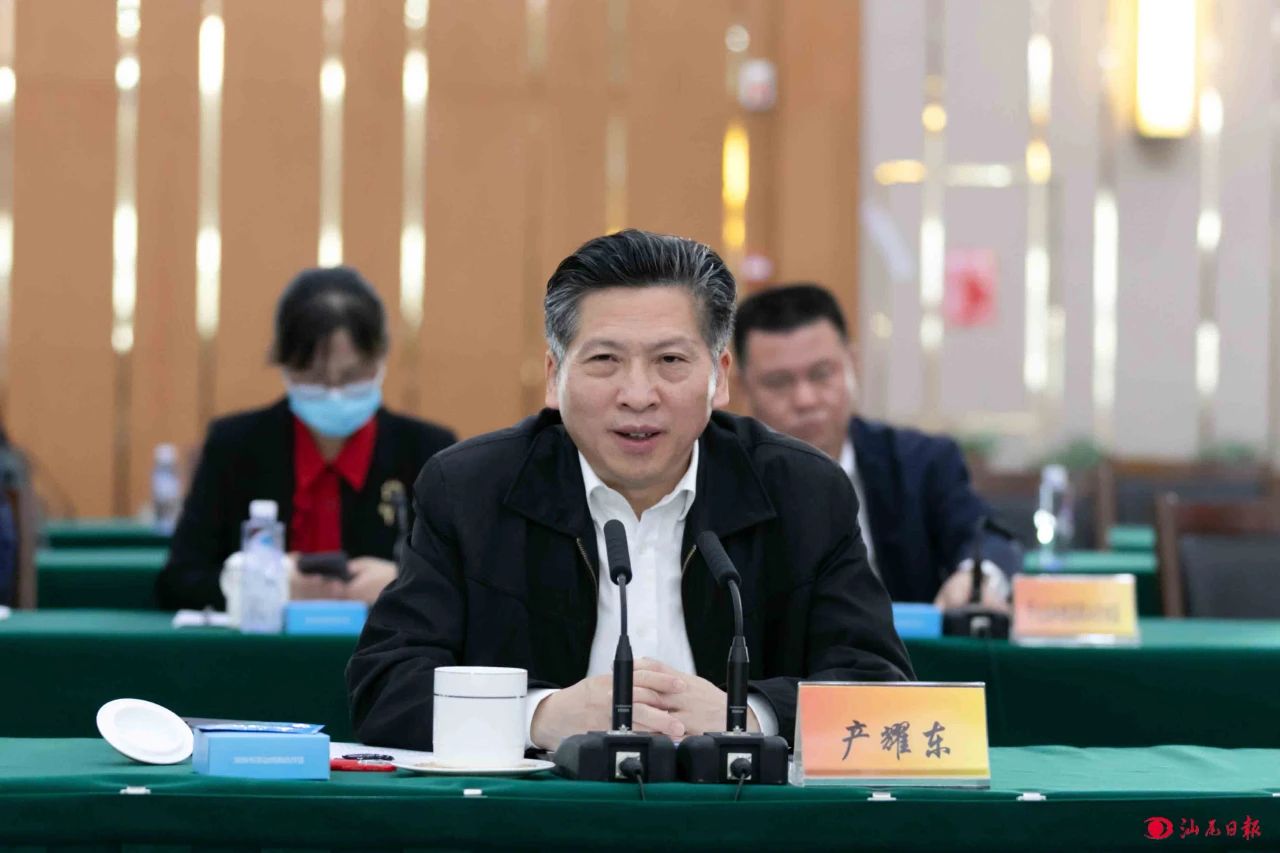 深圳市深汕特别合作区党工委书记介绍深汕合作区发展情况。