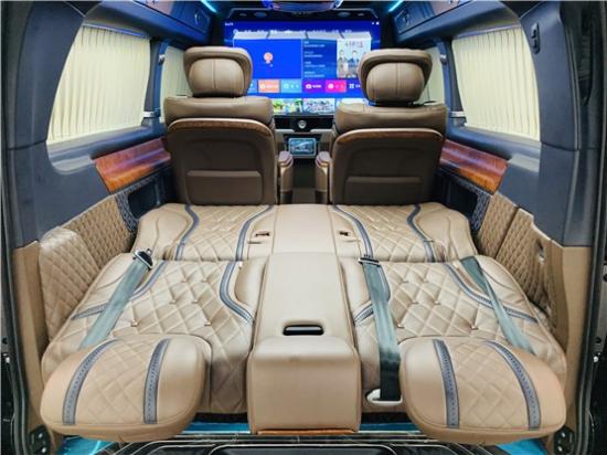 奔驰V260L改装高顶豪华商务总裁版      