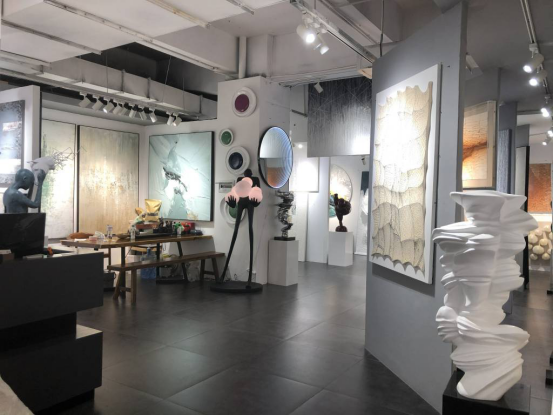 斑马线装饰画将画廊艺术品搬回"家" 让艺术唾手可得