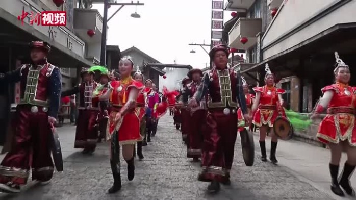 贵州铜仁朱砂古镇：汤圆送祝福，鼟锣迎元宵