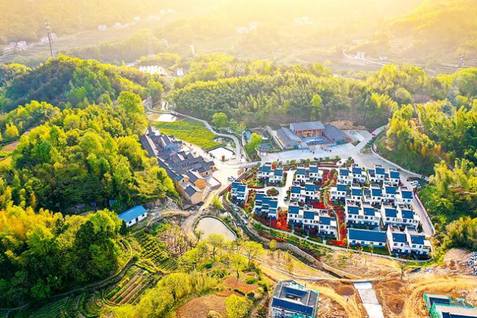 安徽金寨县大湾村学习全国脱贫攻坚总结表彰大会会议精神