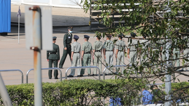 香港警队首邀驻港部队培训中式步操 专家：暂作仪仗活动之用
