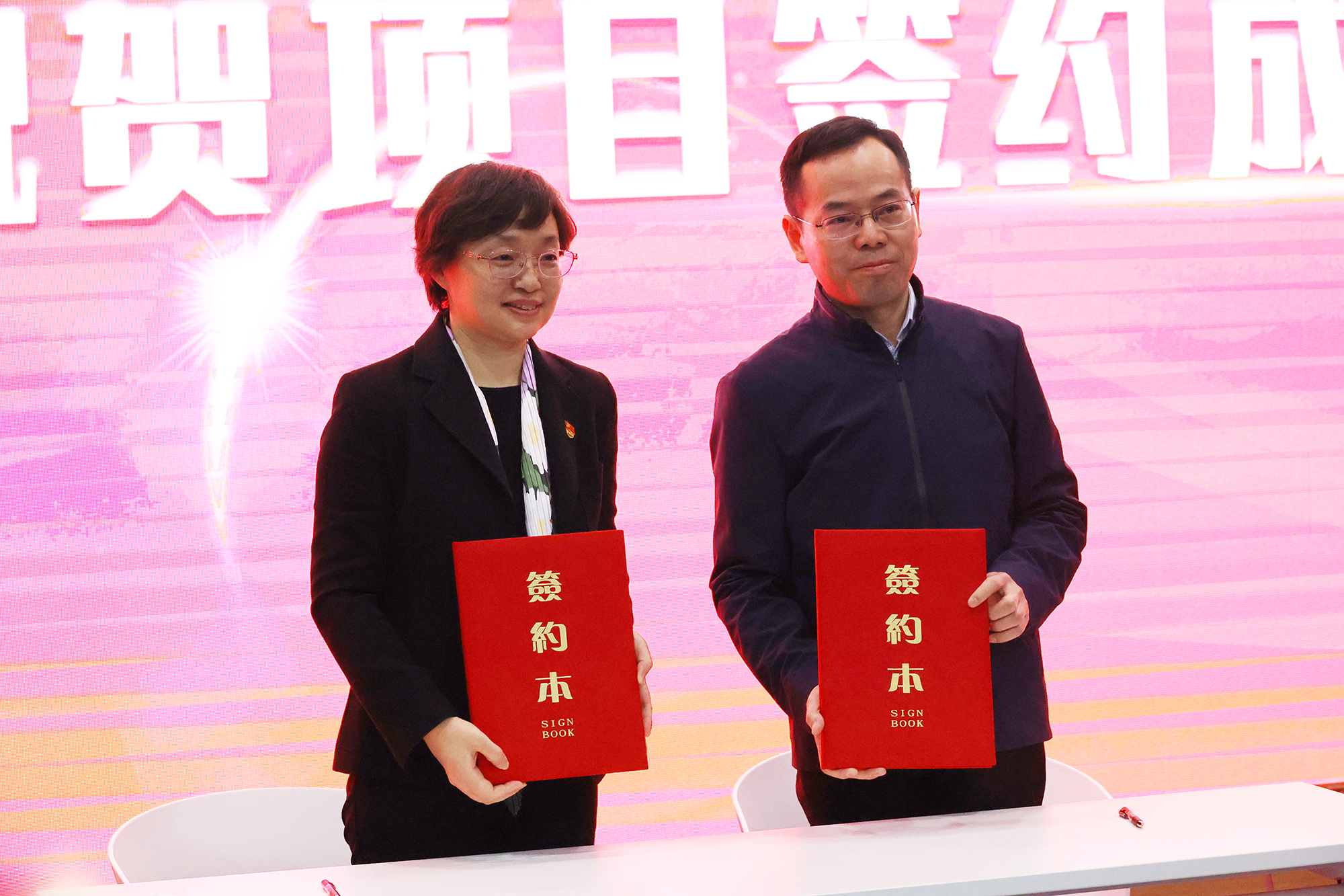 武昌区企业和人才服务中心与武汉大学继续教育学院签订合作框架协议。黄梦云摄