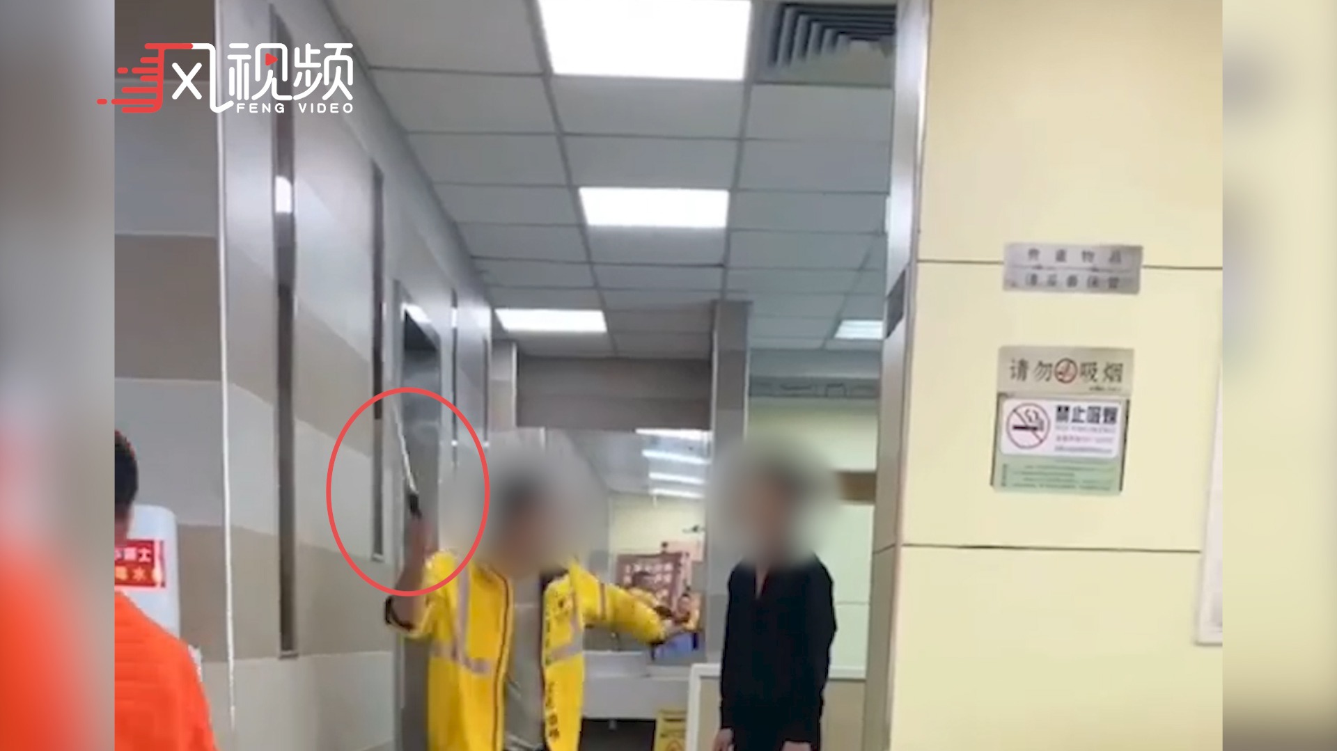 四川内江烧烤店打架事件：有人称肋骨被打断 警方通报称因抢客源引发