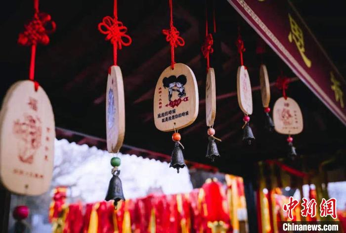 回大槐树老家过民俗中国年，白天参加传统活动，晚上看夜景，错峰出游正当时。洪洞大槐树景区供图