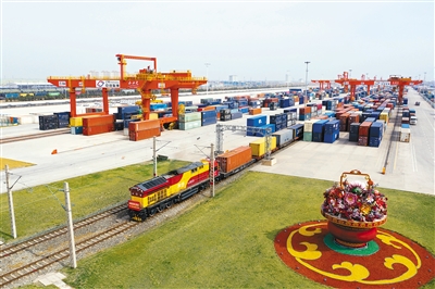 2月22日，X9041次中欧班列从西安新筑车站发车。（资料图片） 记者 翟小雪 通讯员 唐振江 摄