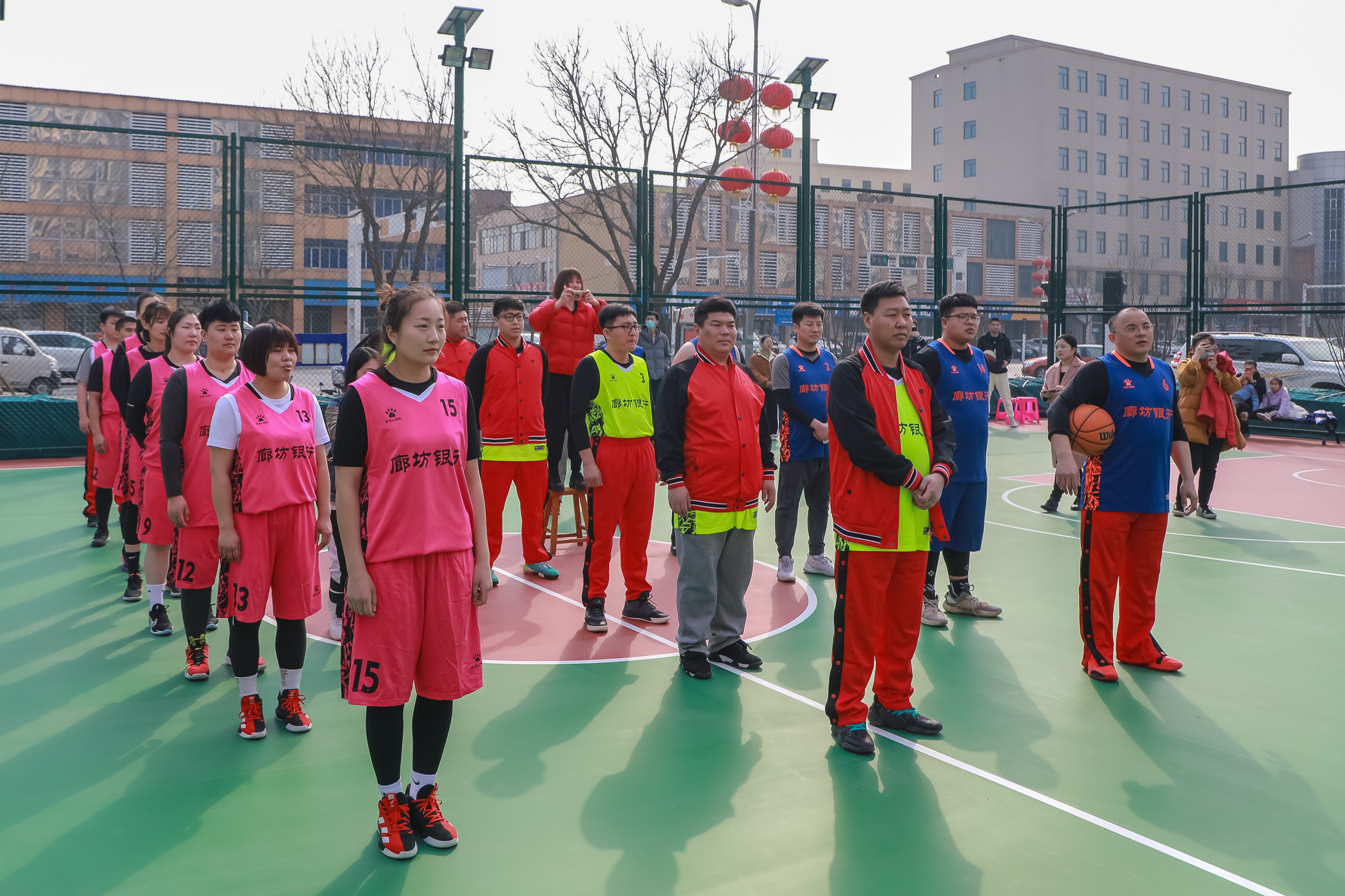 三河市：“违建”变身街头篮球场