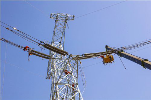 全国最长330千伏架空输电线路迁改落地工程国际港务区段率先竣工