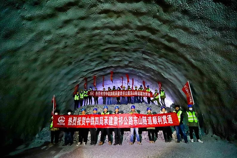 甘青“咽喉要道”凿通!最美自驾风景线安排上