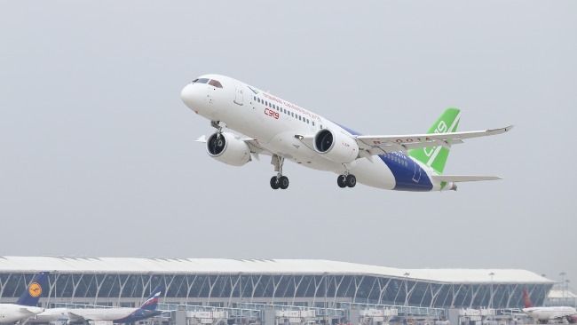 c919大飛機全球首單正式落地