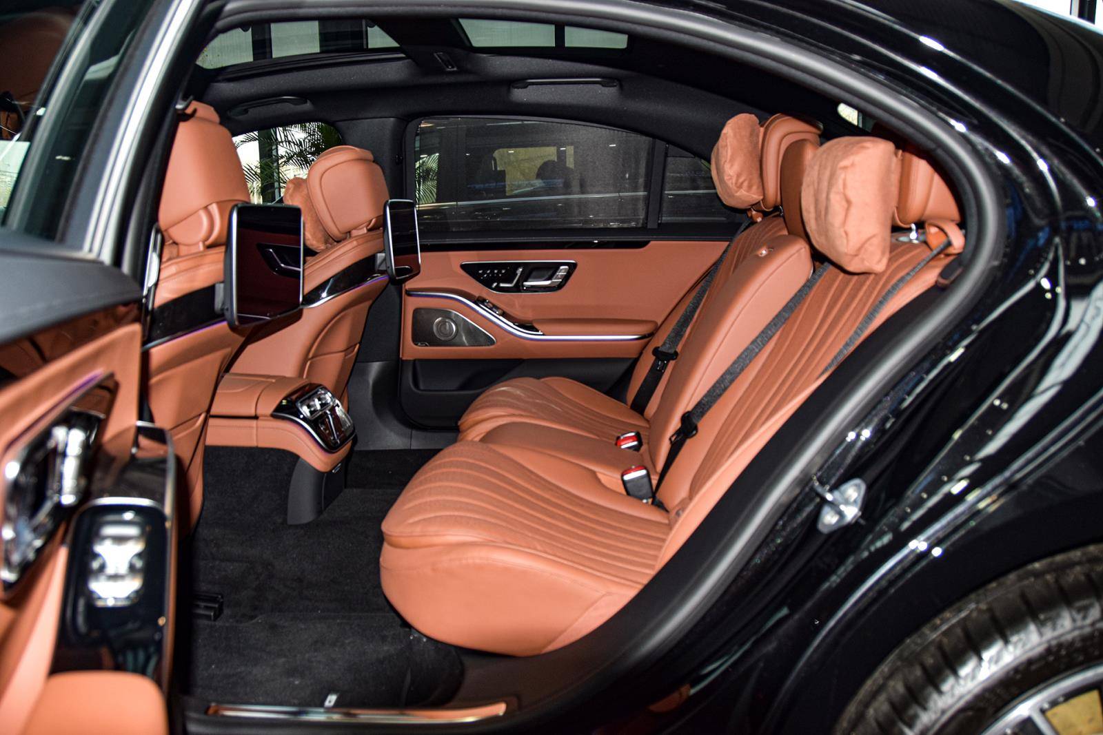 21款奔驰s400l商务型依旧让人心生敬畏