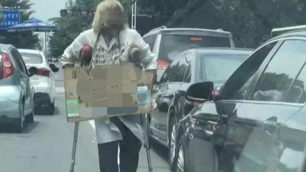 七旬老人乞讨行骗存款20万 乞讨者妻子:深恶痛绝但劝不动_凤凰网