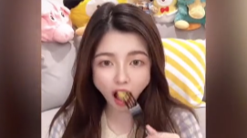 台湾小姐姐试验吃18公斤凤梨 狂怼名嘴：你自己吃！