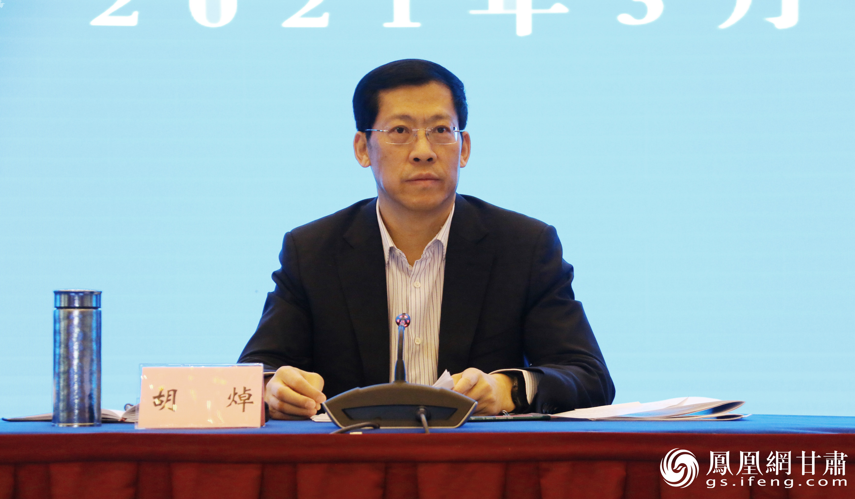 胡焯在会上表示，建设政法跨部门大数据协同办案平台是加快推进执法司法监督制约体系改革和建设的重要举措。张向东 摄