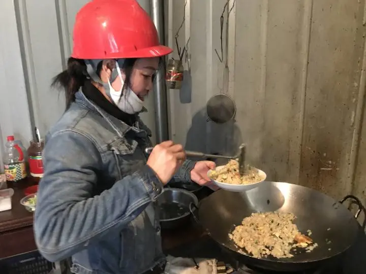 宁波"女焊子"爆红网络，40万粉丝关注！她才是该追的网红