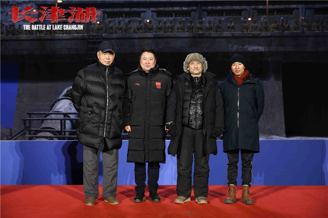 电影《长津湖》导演陈凯歌、徐克、林超贤与于冬合影