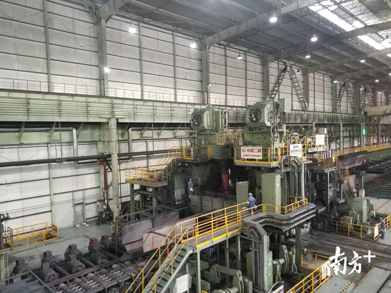 宝钢湛江钢铁有限公司大型粗轧机。