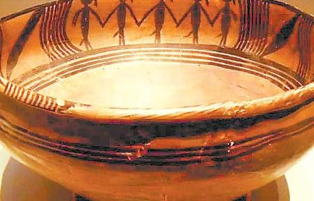 马家窑文化彩陶舞蹈纹盆（本版图片均为资料图）