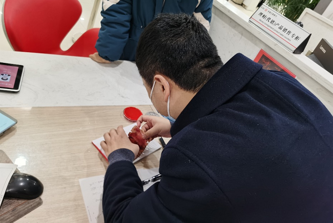 工行武汉江汉二桥支行“妙手回春”兑残币