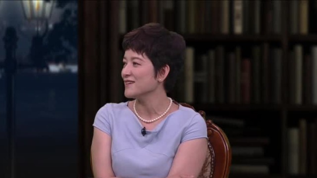 李菁马克龙和他妻子的感情是超越了年龄上的障碍的