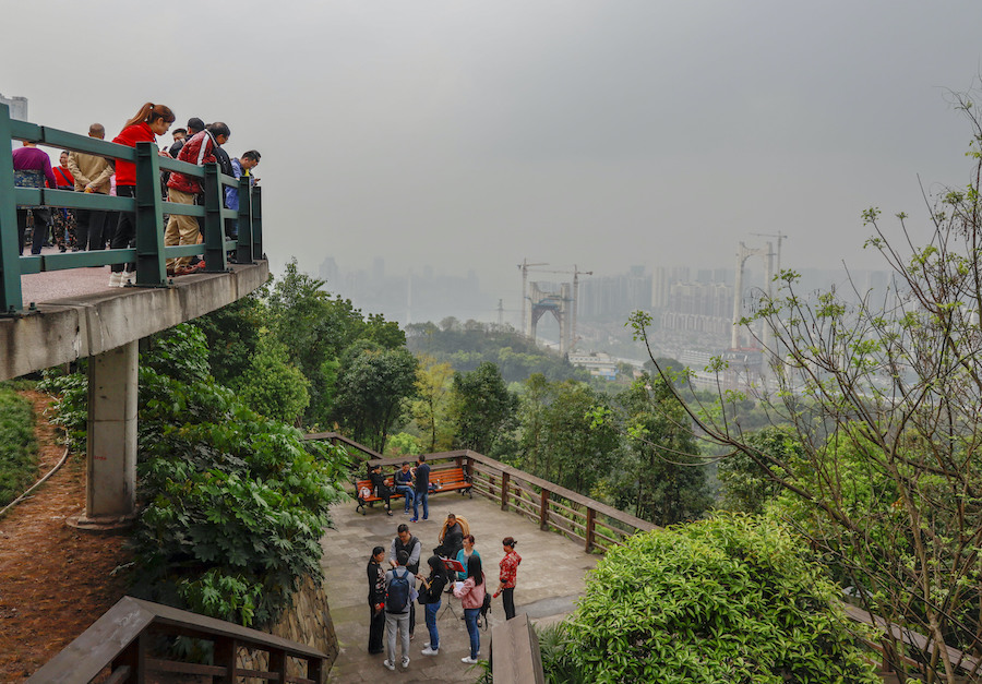 半山崖线步道虎头岩段  新华社 图