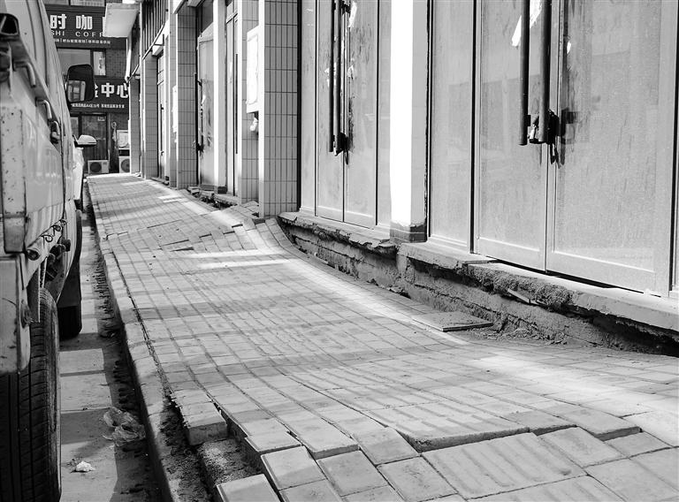 部分楼体底部几近悬空