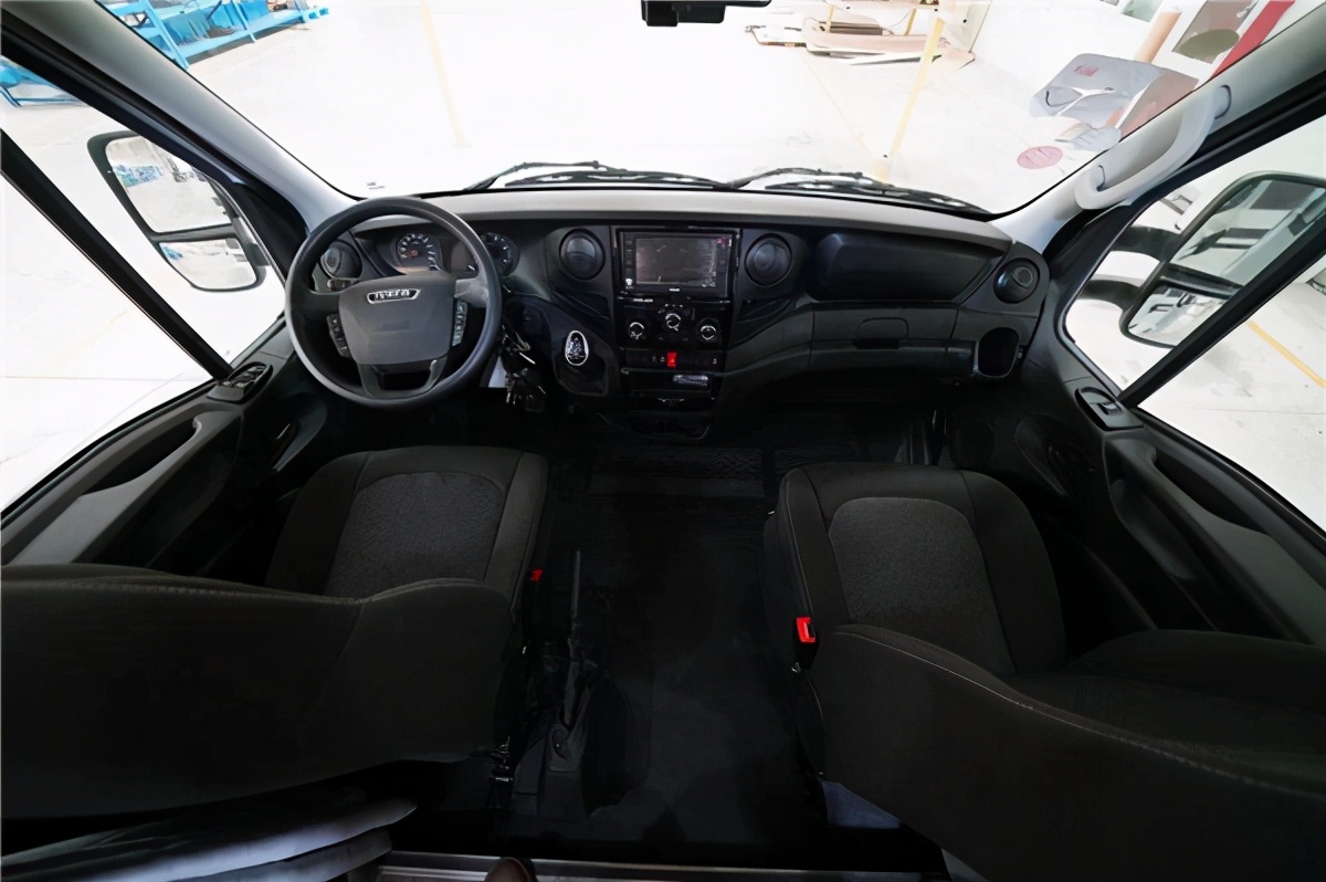 隆翠房车全新发布凯歌系列C620 搭配高强度车身超大水箱