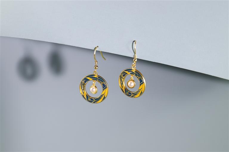 “千岁少女”大变身 彩陶之美就是这么“上头”