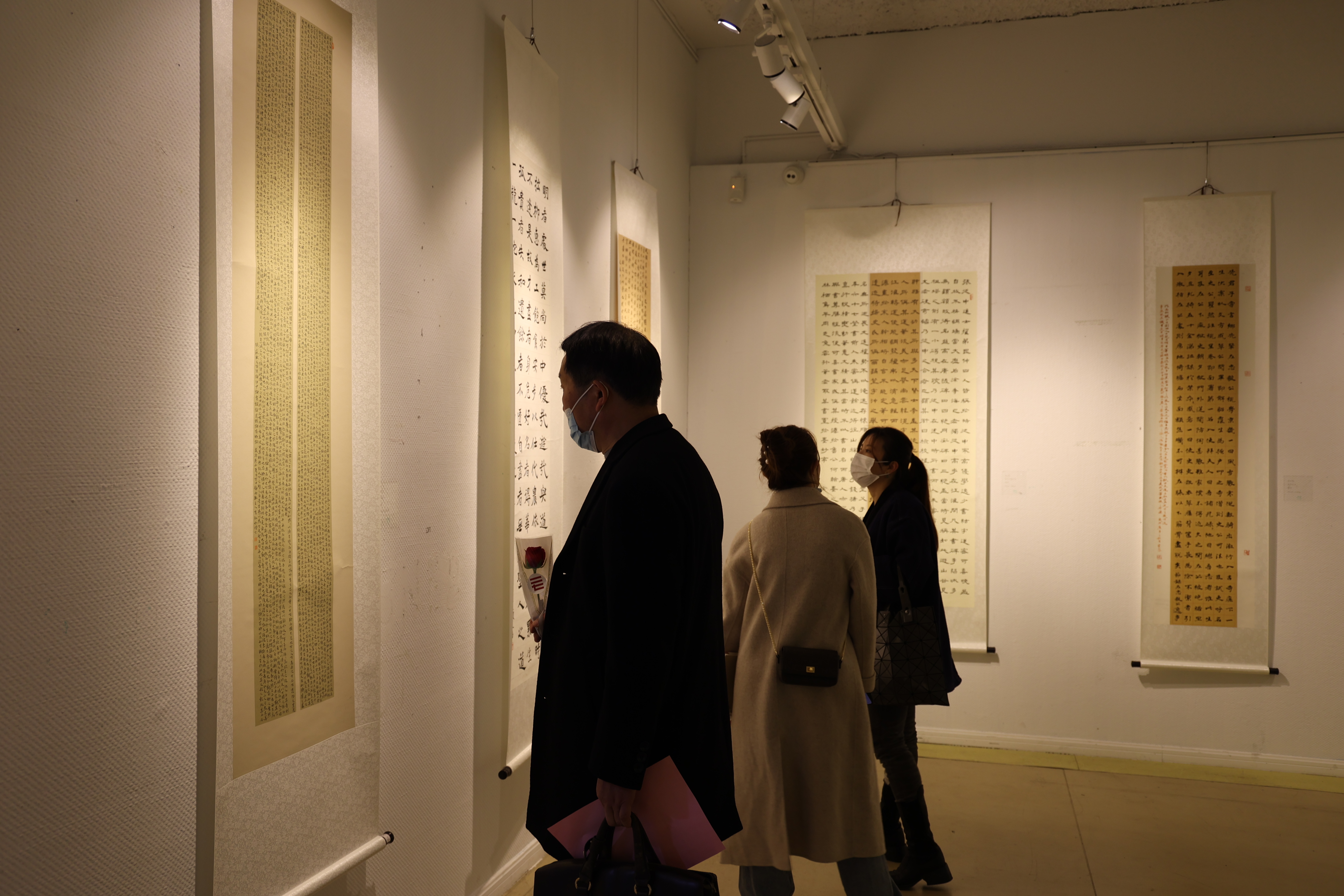 “春满翰墨香，庭室绽芳华”——宁波三地女子书画交流展开幕