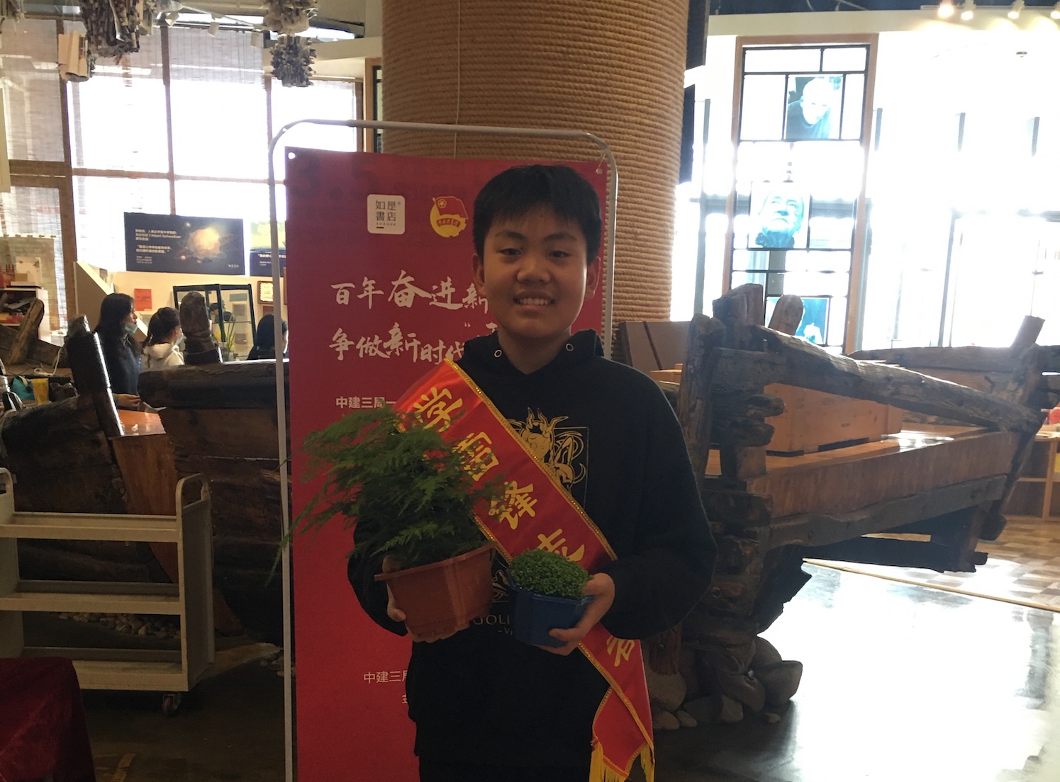 “书香换花香&middot;雷锋日公益行”活动成功在崂山如是书店举办