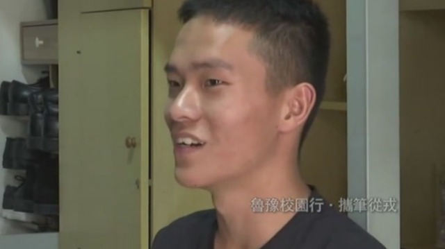 退伍兵回家后把抹布叠成了豆腐块，妈妈看后都惊呆了