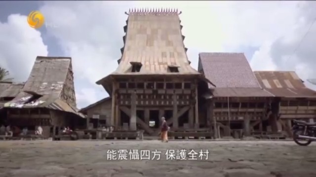 印尼有一神奇村落，建筑及文化充斥着野蛮，首领大屋最奇特
