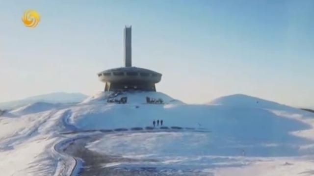保加利亚这个“飞碟”建筑，随便一拍就是科幻大片