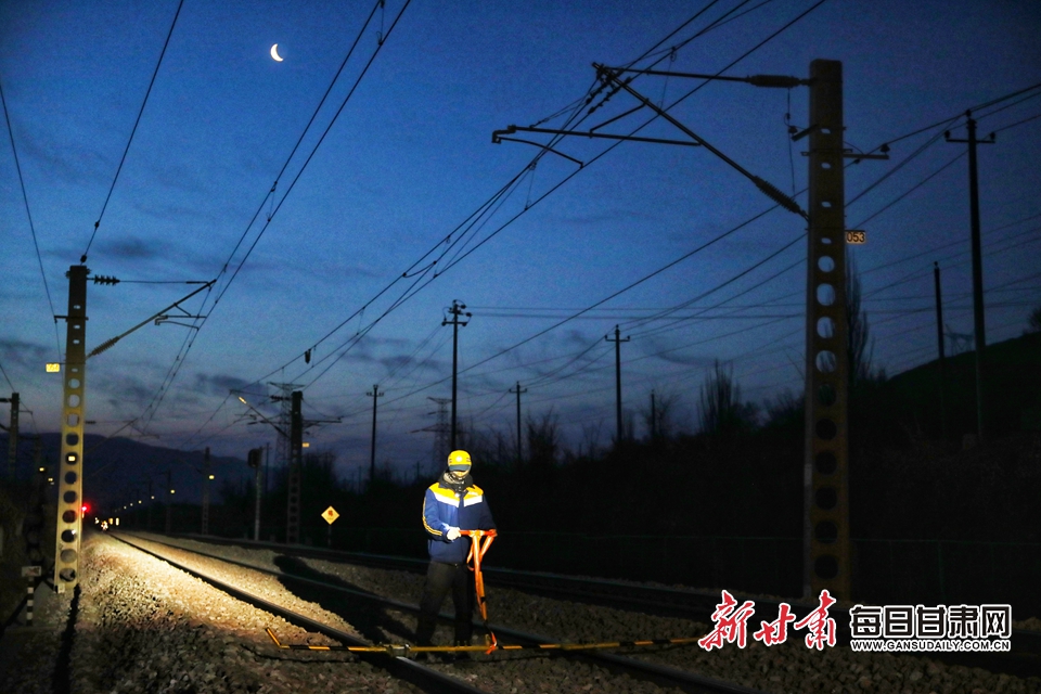 技术人员回检清筛后的线路