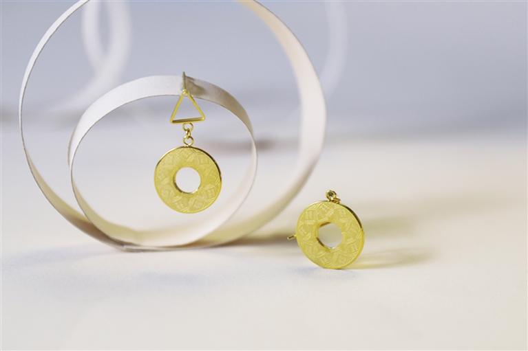 “千岁少女”大变身 彩陶之美就是这么“上头”