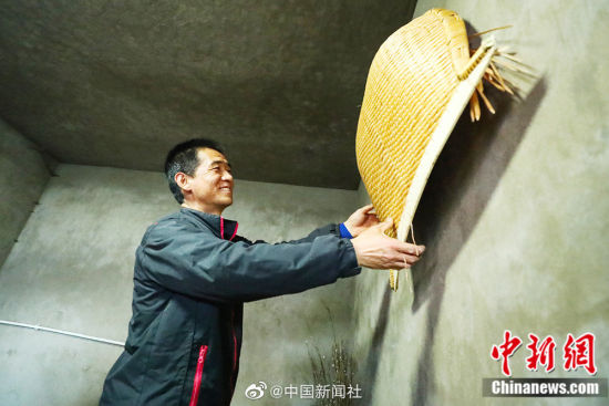 现场直击！看黄土塬手艺人如何将柳条变簸箕